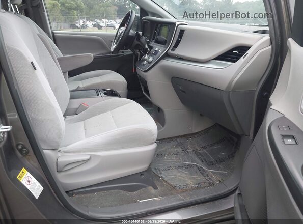 5TDKK3DC1GS715255 2016 TOYOTA SIENNA Gray Вид салону спереду