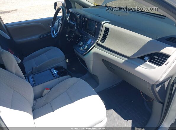 5TDKK3DC1GS719743 2016 TOYOTA SIENNA Black Widok wnętrza z przodu