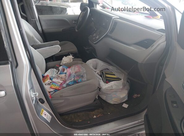 5TDKK3DC1GS738096 2016 TOYOTA SIENNA Silver წინა სალონის ხედი