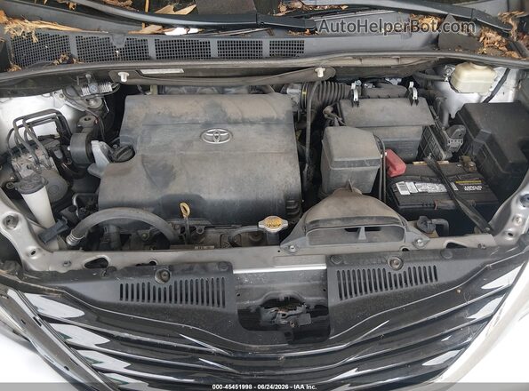 5TDKK3DC1GS738096 2016 TOYOTA SIENNA Silver უკანა ხედი
