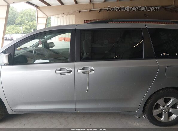 5TDKK3DC1GS738096 2016 TOYOTA SIENNA Silver სალონის 360-გრადუსიანი ხედი