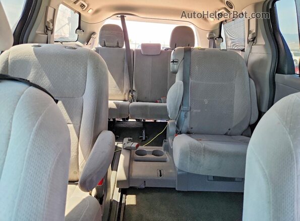 5TDKK3DC2GS750578 2016 TOYOTA SIENNA Silver Rear seats view