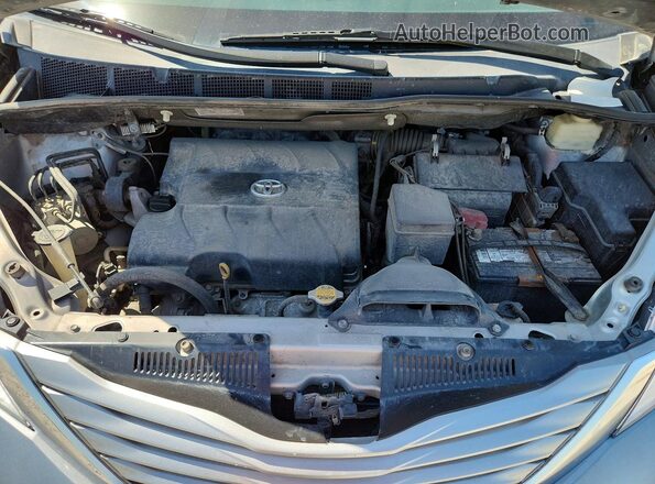 5TDKK3DC2GS750578 2016 TOYOTA SIENNA Silver Engine compartment view