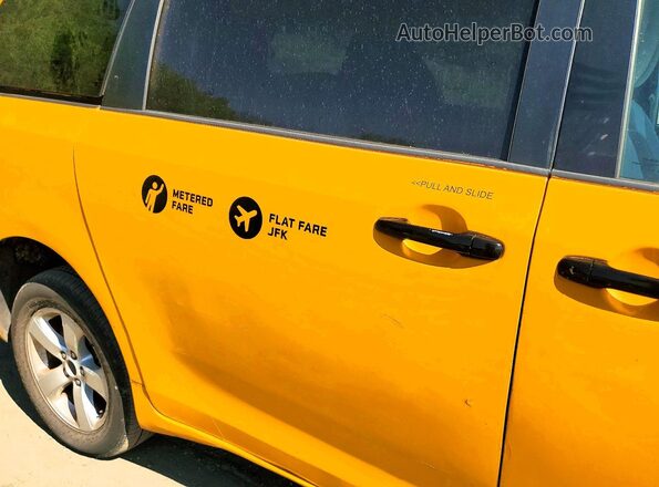 5TDKK3DC4GS764014 2016 TOYOTA SIENNA Yellow Հետևի նստատեղերի տեսք