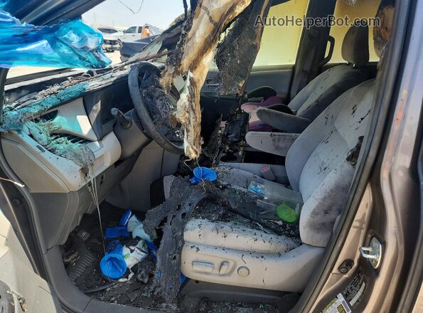 5TDKK3DC6GS697805 2016 TOYOTA SIENNA Burn Vista interior delantera
