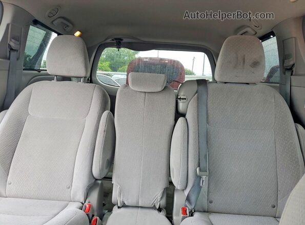 5TDKK3DC8GS702731 2016 TOYOTA SIENNA Silver უკანა სავარძლების ხედი