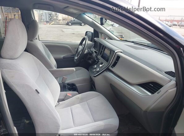 5TDKK3DC8GS730531 2016 TOYOTA SIENNA Черный Вид салона спереди