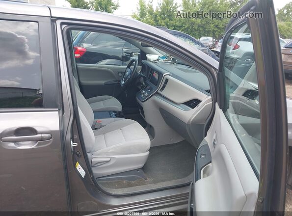 5TDKK3DC8GS753582 2016 TOYOTA SIENNA Gray Widok wnętrza z przodu