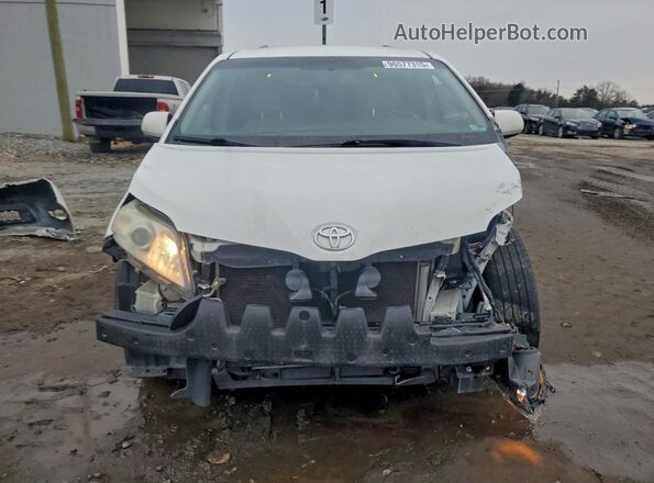 5TDKK3DCXGS694695 2016 TOYOTA SIENNA White Widok z przodu