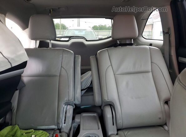5TDKKRFH1GS125598 2016 TOYOTA HIGHLANDER Gray Rear seats view