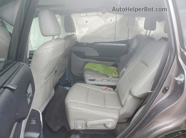 5TDKKRFH1GS125598 2016 TOYOTA HIGHLANDER Gray Rear interior view