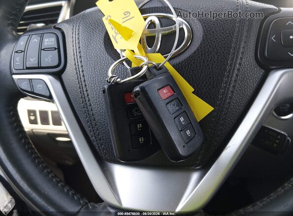 5TDKKRFH2GS175717 2016 TOYOTA HIGHLANDER White Widok deski rozdzielczej
