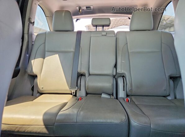 5TDKKRFH6GS126049 2016 TOYOTA HIGHLANDER White Հետևի նստատեղերի տեսք