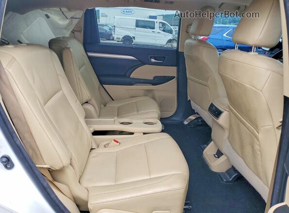5TDKKRFH7GS185207 2016 TOYOTA HIGHLANDER White Rear interior view