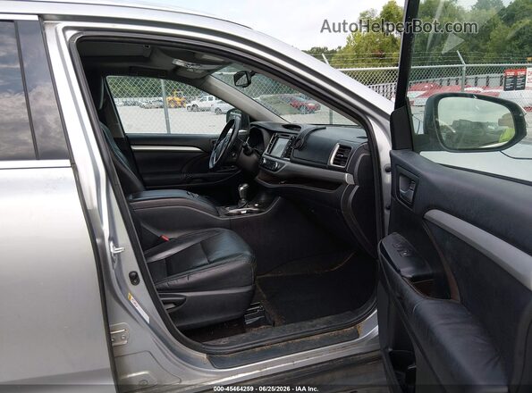 5TDKKRFH8GS124464 2016 TOYOTA HIGHLANDER Silver Вид салону спереду