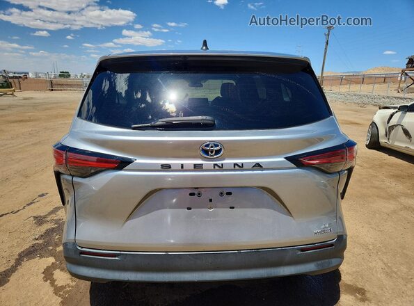 5TDKRKEC3MS043554 2021 TOYOTA SIENNA Silver Вид ззаду