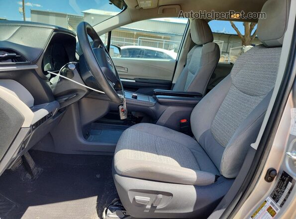 5TDKRKEC3MS043554 2021 TOYOTA SIENNA Silver Вид салону спереду