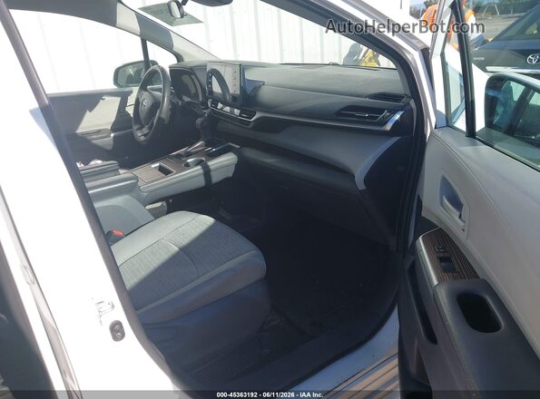 5TDKRKEC3MS065196 2021 TOYOTA SIENNA White Vista interior delantera