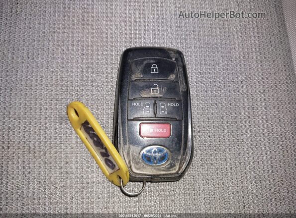5TDKRKEC3PS165870 2023 TOYOTA SIENNA Silver Vista del salpicadero