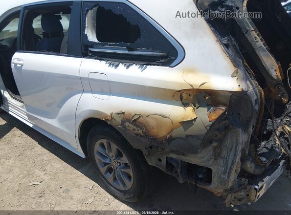 5TDKRKEC7PS138705 2023 TOYOTA SIENNA White Vista del cuadro de instrumentos