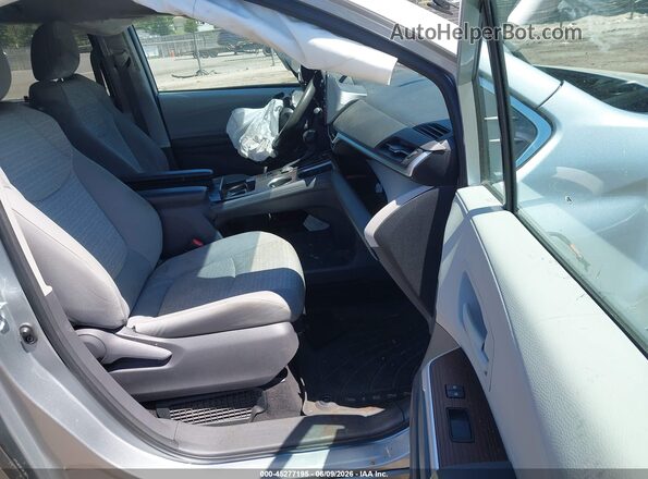 5TDKRKECXMS012351 2021 TOYOTA SIENNA Silver Սալոնի դիմացի տեսք