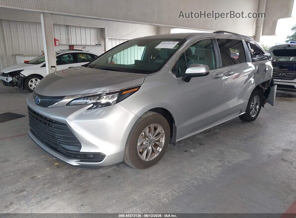 5TDKRKECXSS260144 2025 TOYOTA SIENNA Silver Передня ліва чверть
