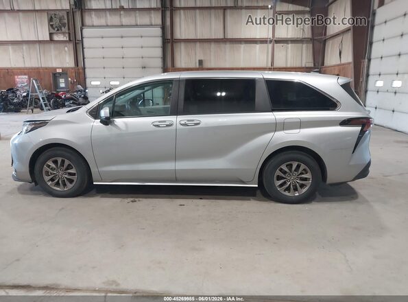 5TDKSKFCXPS094976 2023 TOYOTA SIENNA Silver Widok wnętrza 360 stopni