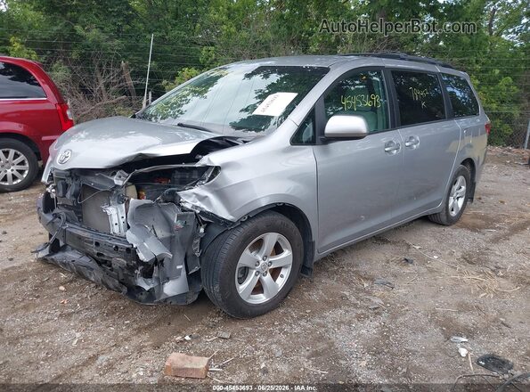 5TDKZ3DC0HS784452 2017 TOYOTA SIENNA Silver Передня ліва чверть