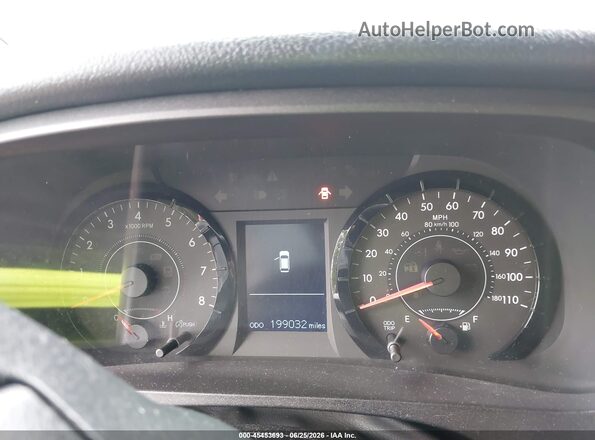 5TDKZ3DC0HS784452 2017 TOYOTA SIENNA Silver Вид задніх сидінь
