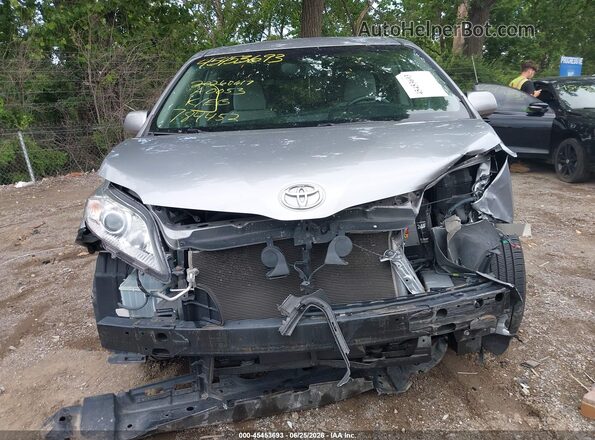 5TDKZ3DC0HS784452 2017 TOYOTA SIENNA Silver Вид щитка приладів