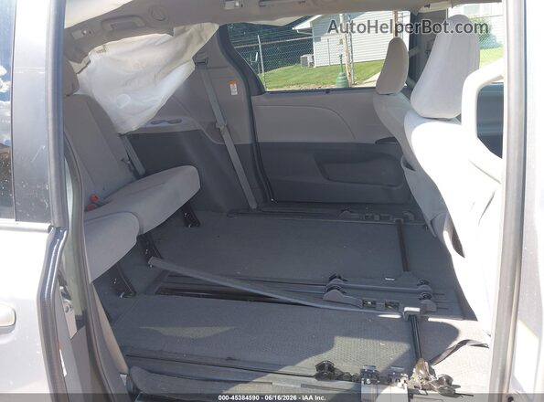 5TDKZ3DC0HS810404 2017 TOYOTA SIENNA Silver VIN კოდის სტიკერის ხედი