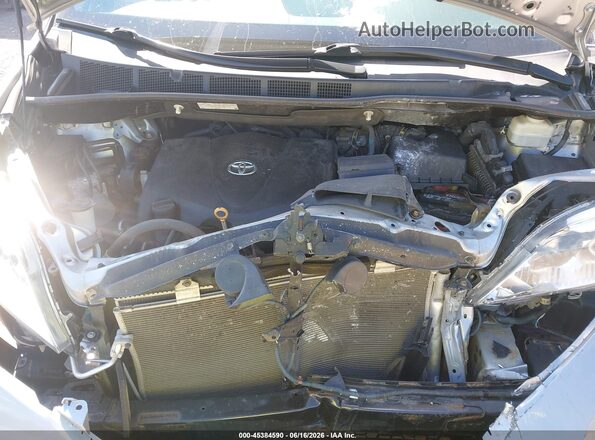 5TDKZ3DC0HS810404 2017 TOYOTA SIENNA Silver უკანა ხედი