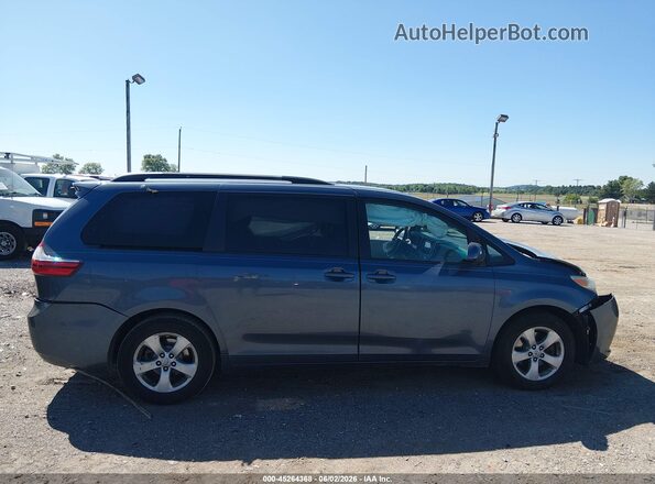5TDKZ3DC0HS882123 2017 TOYOTA SIENNA Синий Вид задней части салона