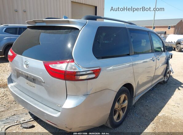5TDKZ3DC0JS922139 2018 TOYOTA SIENNA Silver Tył prawy
