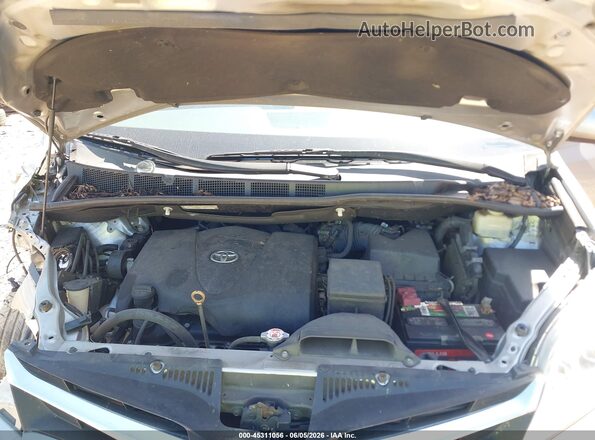 5TDKZ3DC0JS922139 2018 TOYOTA SIENNA Silver Widok z tyłu
