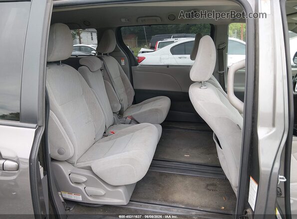 5TDKZ3DC0JS941855 2018 TOYOTA SIENNA Gray VIN կոդի պիտակի տեսք