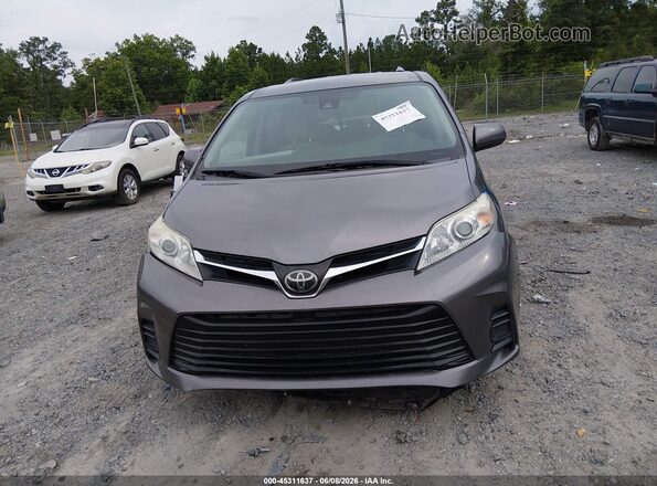 5TDKZ3DC0JS941855 2018 TOYOTA SIENNA Gray Սարքավորումների վահանակի տեսք