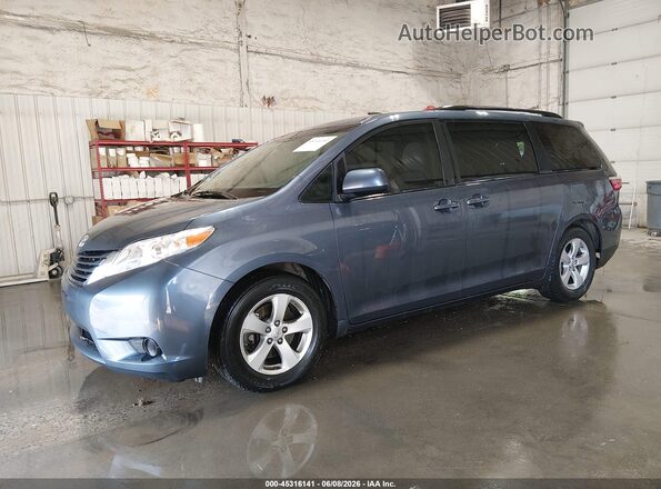 5TDKZ3DC1HS814493 2017 TOYOTA SIENNA Blue წინა მარცხენა ხედი სამი მეოთხედიდან