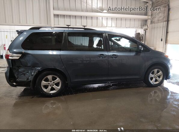 5TDKZ3DC1HS814493 2017 TOYOTA SIENNA Blue უკანა სალონის ხედი