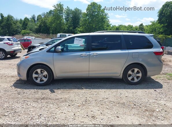 5TDKZ3DC1HS820178 2017 TOYOTA SIENNA Silver 360 interior view
