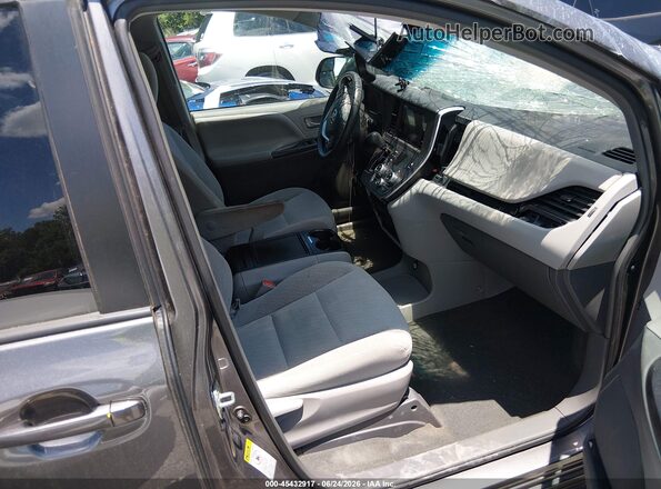 5TDKZ3DC1HS877254 2017 TOYOTA SIENNA Gray Widok wnętrza z przodu