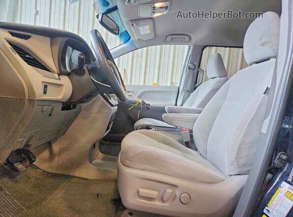 5TDKZ3DC2HS792570 2017 TOYOTA SIENNA Black წინა სალონის ხედი