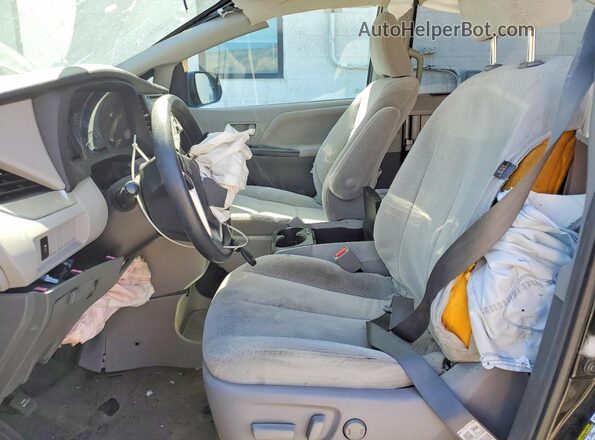 5TDKZ3DC2JS917797 2018 TOYOTA SIENNA Black Front interior view