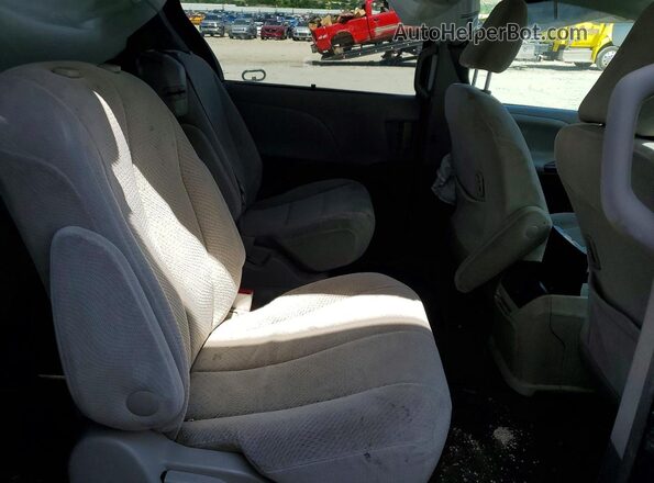 5TDKZ3DC2JS917797 2018 TOYOTA SIENNA Black Rear seats view