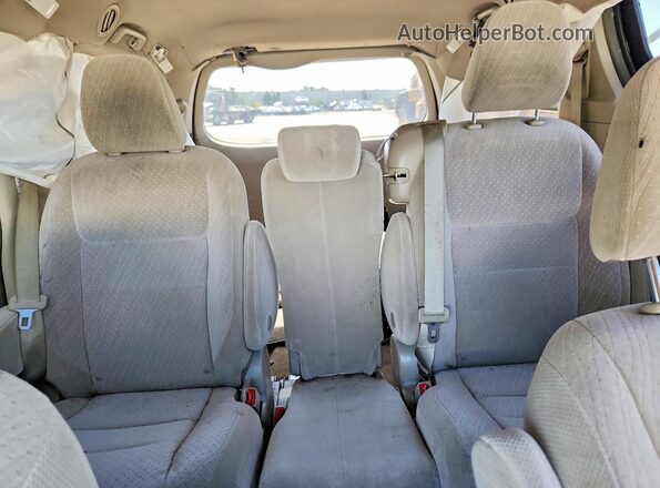 5TDKZ3DC2JS963677 2018 TOYOTA SIENNA White Вид задніх сидінь