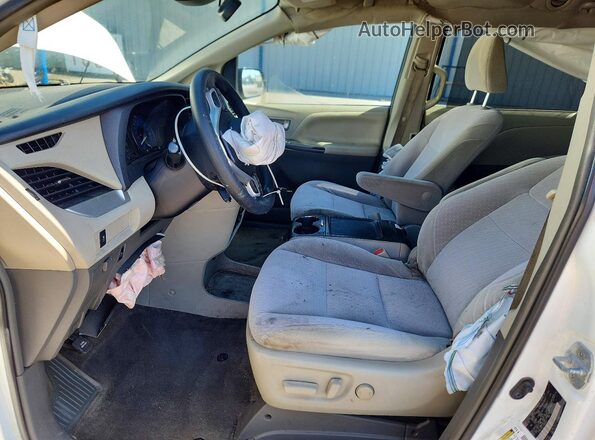 5TDKZ3DC2JS963677 2018 TOYOTA SIENNA White Вид салону спереду