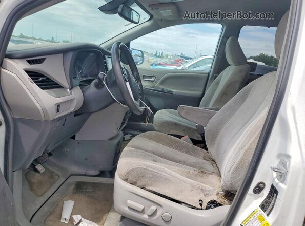5TDKZ3DC2KS013160 2019 TOYOTA SIENNA White Front interior view