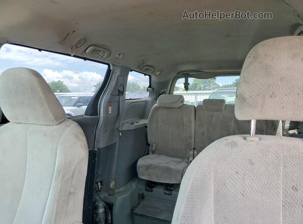 5TDKZ3DC2KS013160 2019 TOYOTA SIENNA White Rear seats view