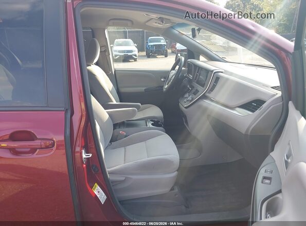 5TDKZ3DC3HS826905 2017 TOYOTA SIENNA Red Widok wnętrza z przodu