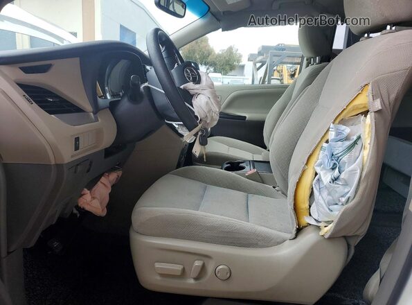 5TDKZ3DC3HS883024 2017 TOYOTA SIENNA White Vista interior delantera
